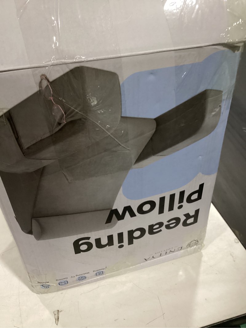 Condition photo showing Good Condition for reading pillow