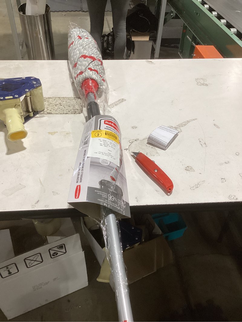 Condition photo showing Good Condition for rubbermaid commercial products maximizer #24 looped-end mop head
