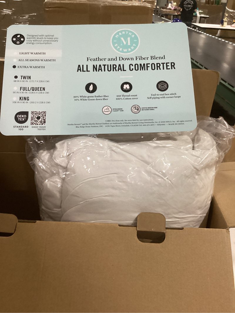 Condition photo showing Good Condition for MARTHA STEWART Luxurious Goose Feathers Down Fiber Comforter Twin Size 100% Cotton Duvet Insert, Hotel Quality Hypoallergenic Comforter, 43 oz All Seasons Medium Warmth 68 x 90 Inch White White/All Seasons Twin