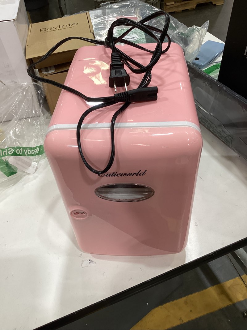 Frigidaire 0.14-cu ft Mini Fridge (Pink)