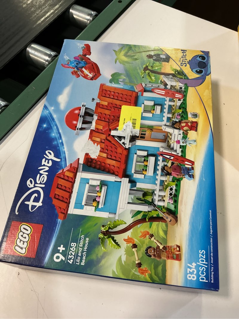 Condition photo showing New/Like New for lego disney lilo and stitch beach house building toy with 5 minifigures 43268