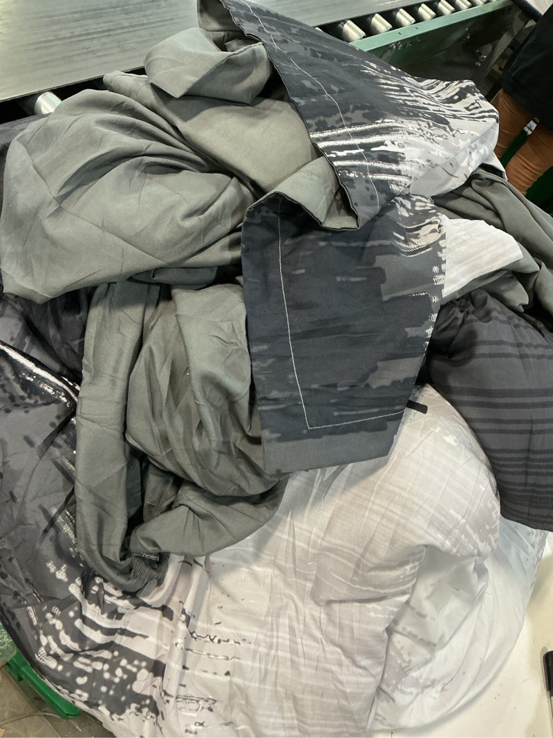 Condition photo showing As Is for WONGS BEDDING Comforter Set Queen,Black Grey 7 Pieces Bed in a Bag Colorful Abstract Art Gradient Comforter Soft Microfiber Bedding Set with Comforter,Flat Sheet,Fitted Sheet,Pillow Shams,Pillowcases Queen Black Grey