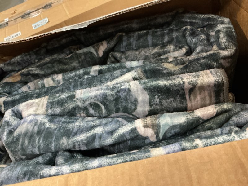 Condition photo showing Good Condition for tangsoo 8x10 large area rug for living room, non slip machine washable rug for bedroom, boho distressed vintage blue floral rugs, soft indoor floor carpet mat for office kitchen farmhouse home decor distressed blue black 8' x 10' (rectangular)