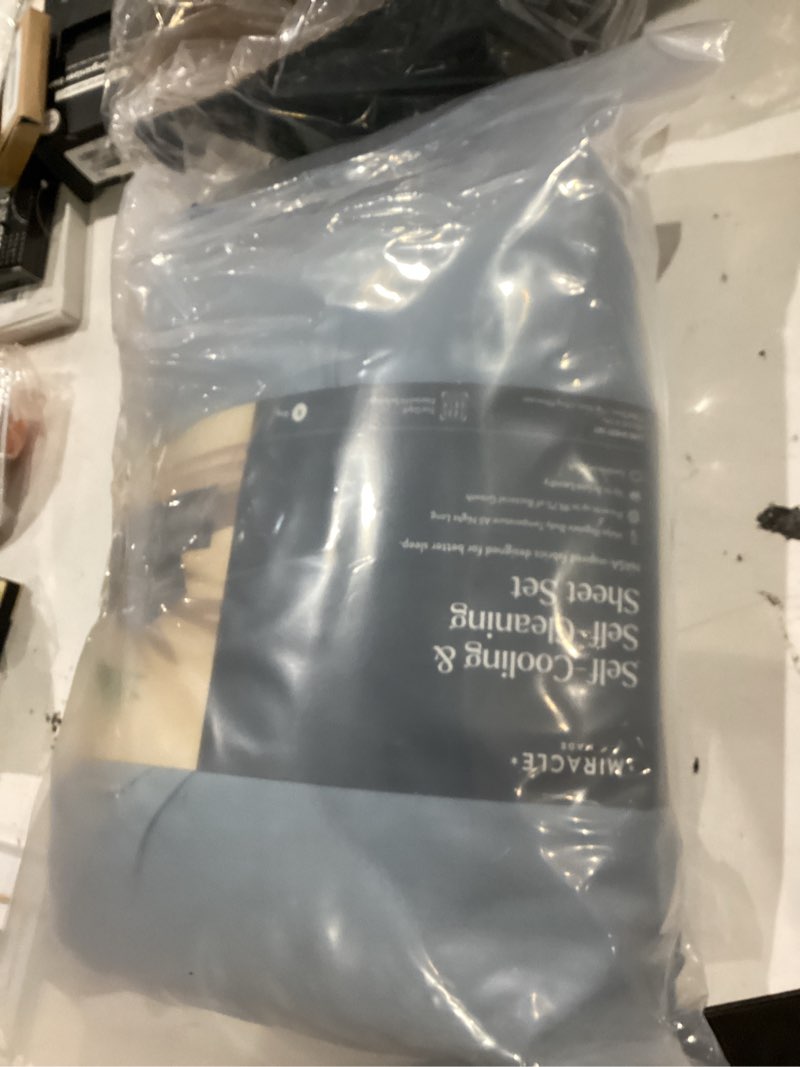 Condition photo showing Good Condition for madison park 600 tc cooling cotton blend solid sheet 16 inch deep pocket, all season, soft bedding-set, matching pillow case, king, seafoam 4 piece.