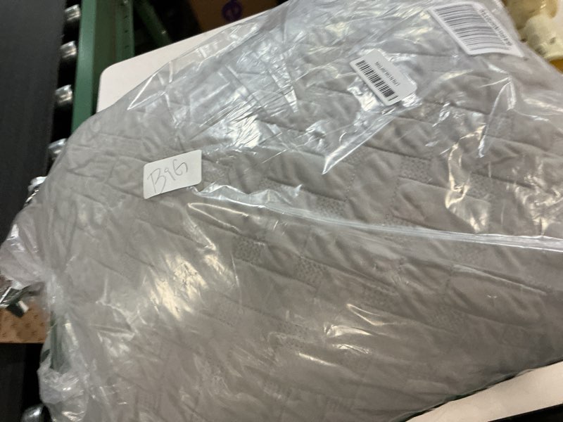 Condition photo showing Good Condition for bedsure california king quilts - lightweight bedspreads cal king size with basket weave pattern, soft quilt bedding set, light grey comforter set coverlet with 2 pillow shams (111" x 106") | skin-friendly soft, all-season comfort, breathable, lightweight, machine washable 10 - light grey cal king (111" x 106")