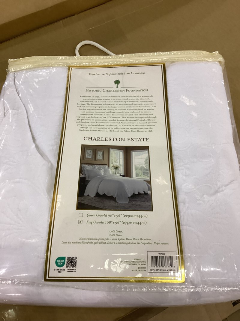 Charleston Estate Modern Farmhouse Floral Matelasse Coverlet with Scalloped Edges, 100% Cotton Breathable Bedding, King/Cal King, White Floral Coverlet White Floral King/Cal King