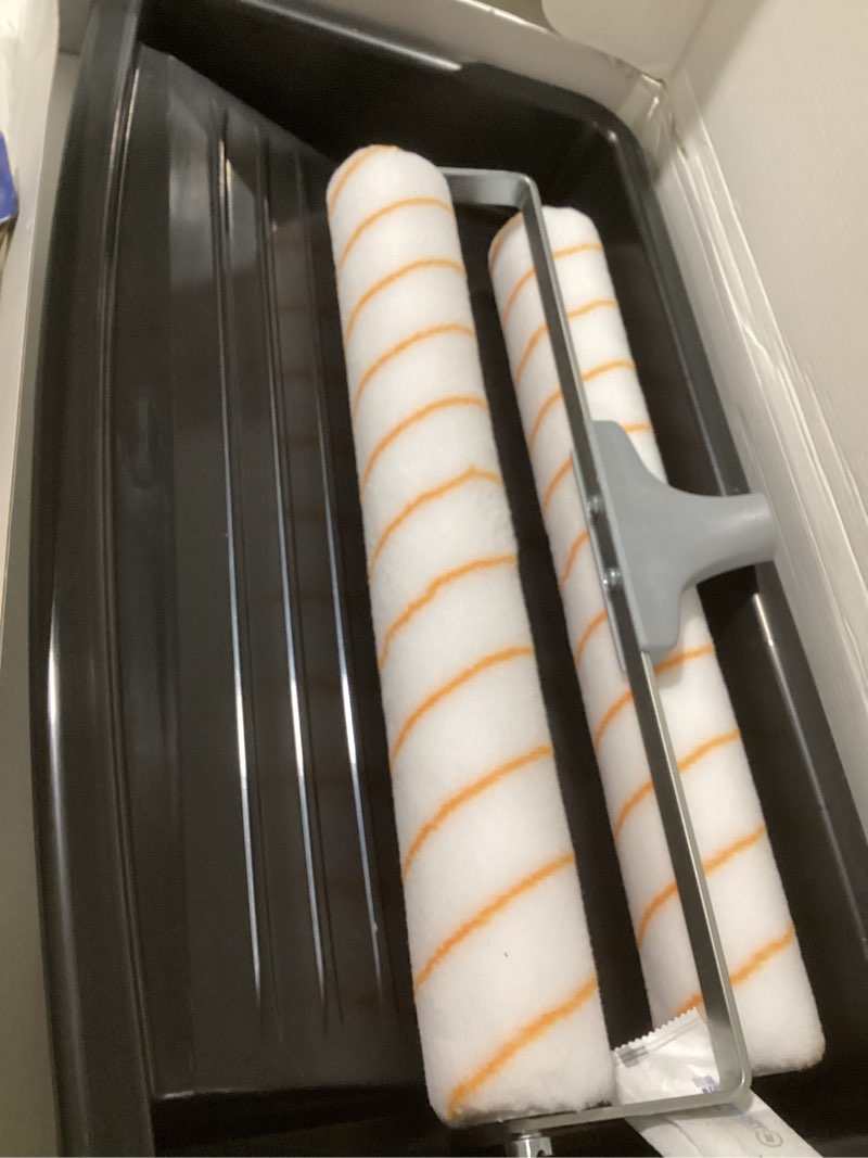 Condition photo showing Good Condition for rollingdog 18 inch paint roller - 18" paint roller kit,paint tray kit with 2pcs tray liners