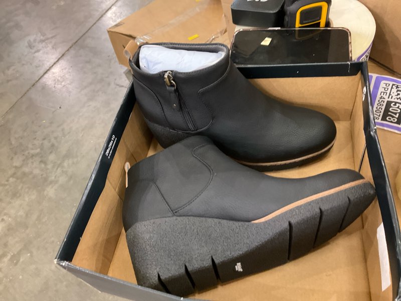 Condition photo showing Good Condition for Black women booties