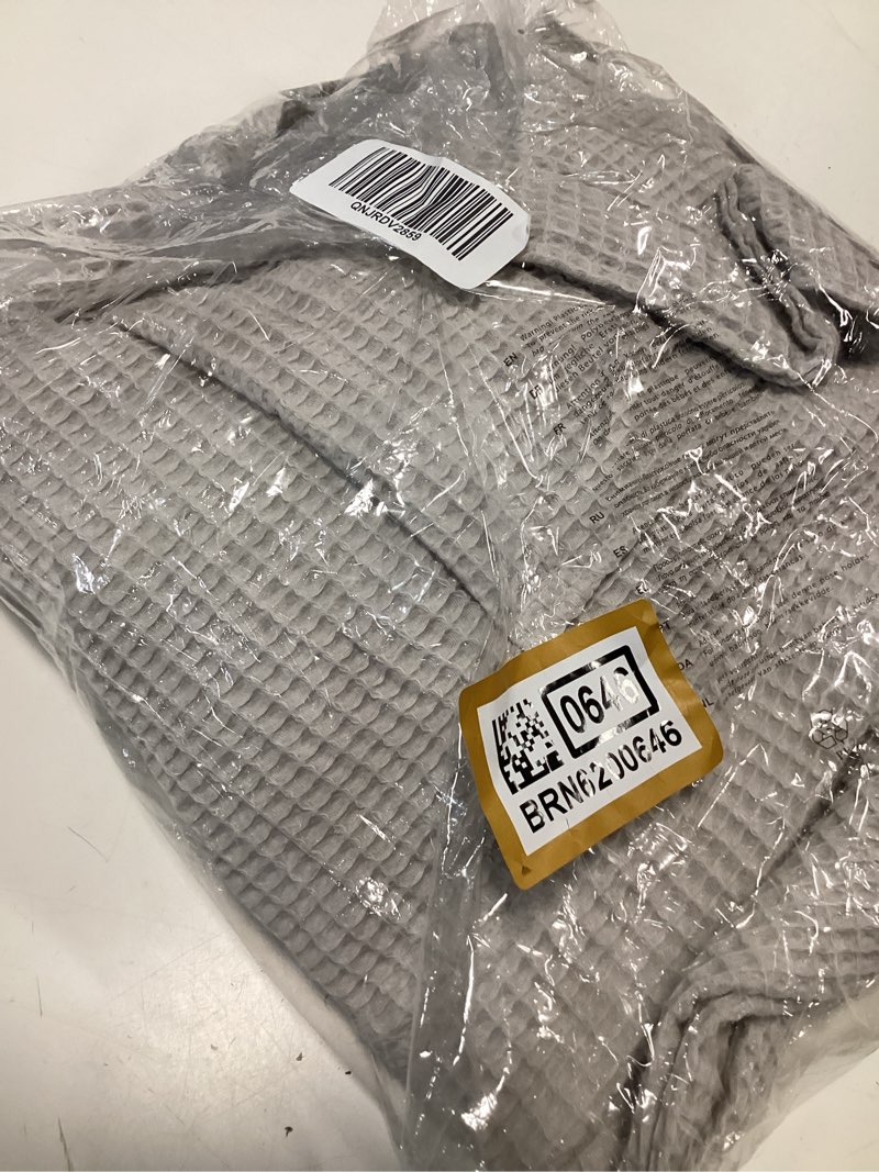 Condition photo showing New/Like New for quince organic turkish waffle robe color: grey zise s