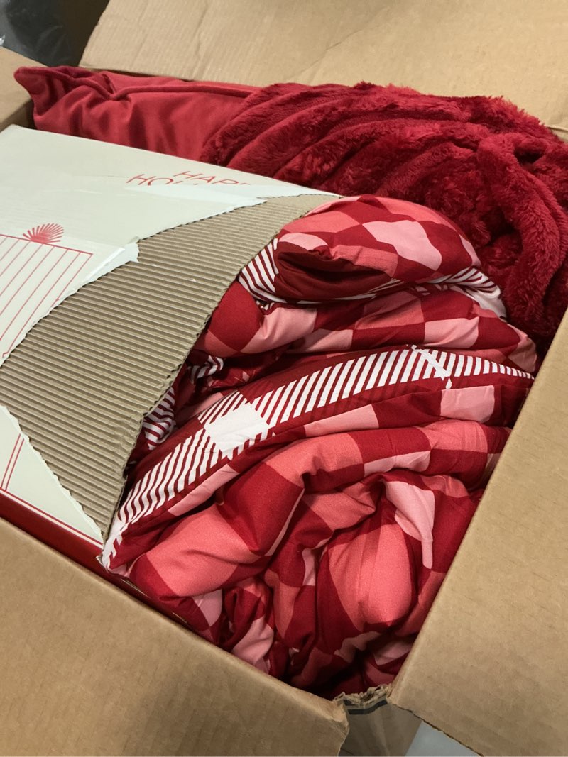 Condition photo showing Good Condition for Bedsure Christmas Twin Comforter Set - 4 Pieces Christmas Twin Bedding Set, Bed in a Bag with 1 Soft Snowflake and Elk Reversible Comforter, 1 Pillow Sham, 1 Throw Blanket and 1 Decorative 03 - Snowflake Twin