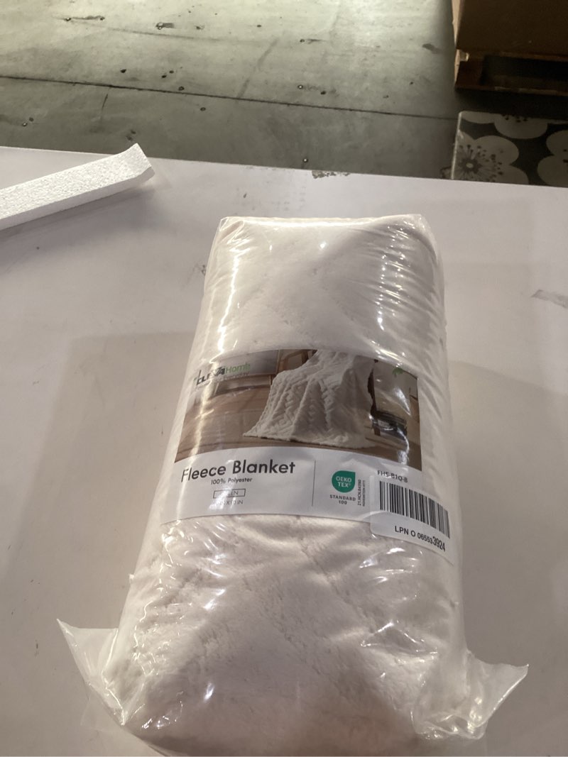Condition photo showing New/Like New for Ultra Soft Fleece Blanket Queen Size - Flannel Fleece Luxury Queen Blanket - Lightweight for Couch Bed Chair - Thick, Warm and Breathable - All Season Cozy Fuzzy, Anti-Static Microplush Bedding, White Queen (90" x 90") 01 - White