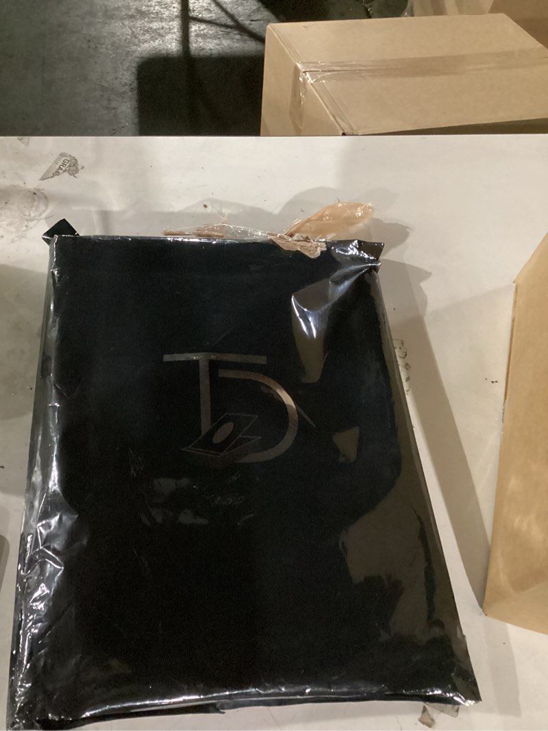 Condition photo showing Good Condition for topdeck 1000 card binder - tcg portfolio - 16 pocket card binder - ringless binder compatible with pokemon cards, yu-gi-oh, magic the gathering, and more - side load sleeves - cards album (black)