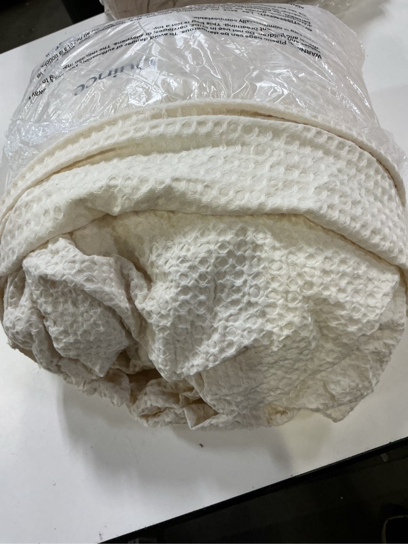 Condition photo showing As Is for quince organic luxe honeycomb duvet cover set, king/cal king, undyed