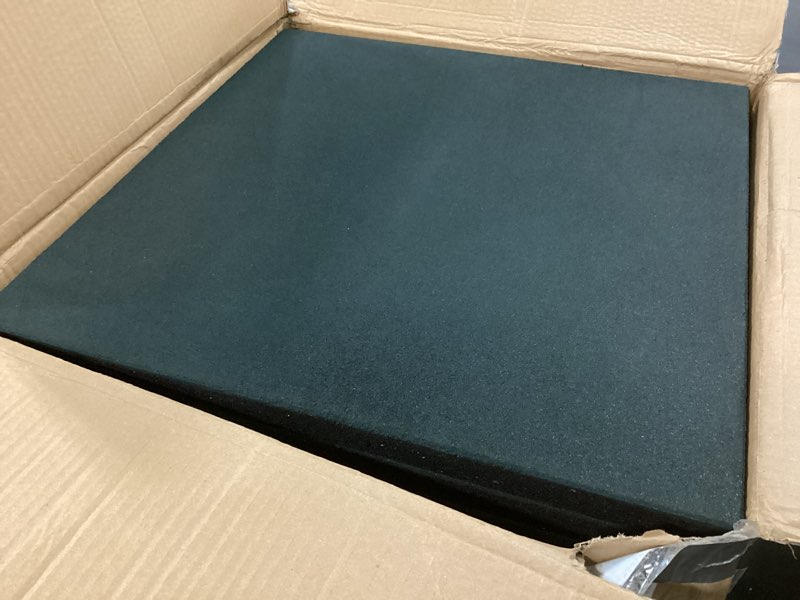Condition photo showing Good Condition for myoyay 4 pack interlocking tiles 20"x20"x1" heavy duty rubber tile green non-slip flooring mat for playground park gym indoor and outdoor, cover 11.12 sq.ft