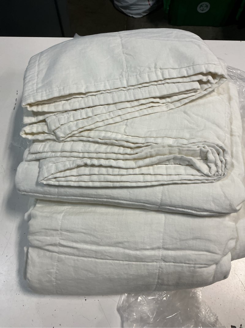 Condition photo showing Good Condition for quince lightweight european linen box quilt, king/cal king, white