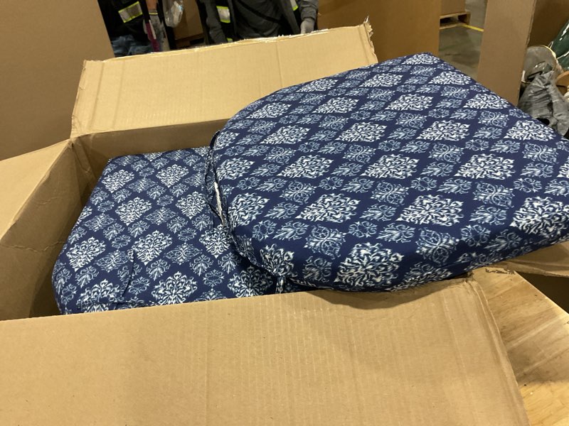 Condition photo showing Good Condition for cozyide outdoor chair cushions, waterproof patio seat cushions with adjustable straps, round corner patio chair cushions for garden, indigo badge, 17x16x2 inch (pack of 4) indigo badge 17x16x2 inch (pack of 4)