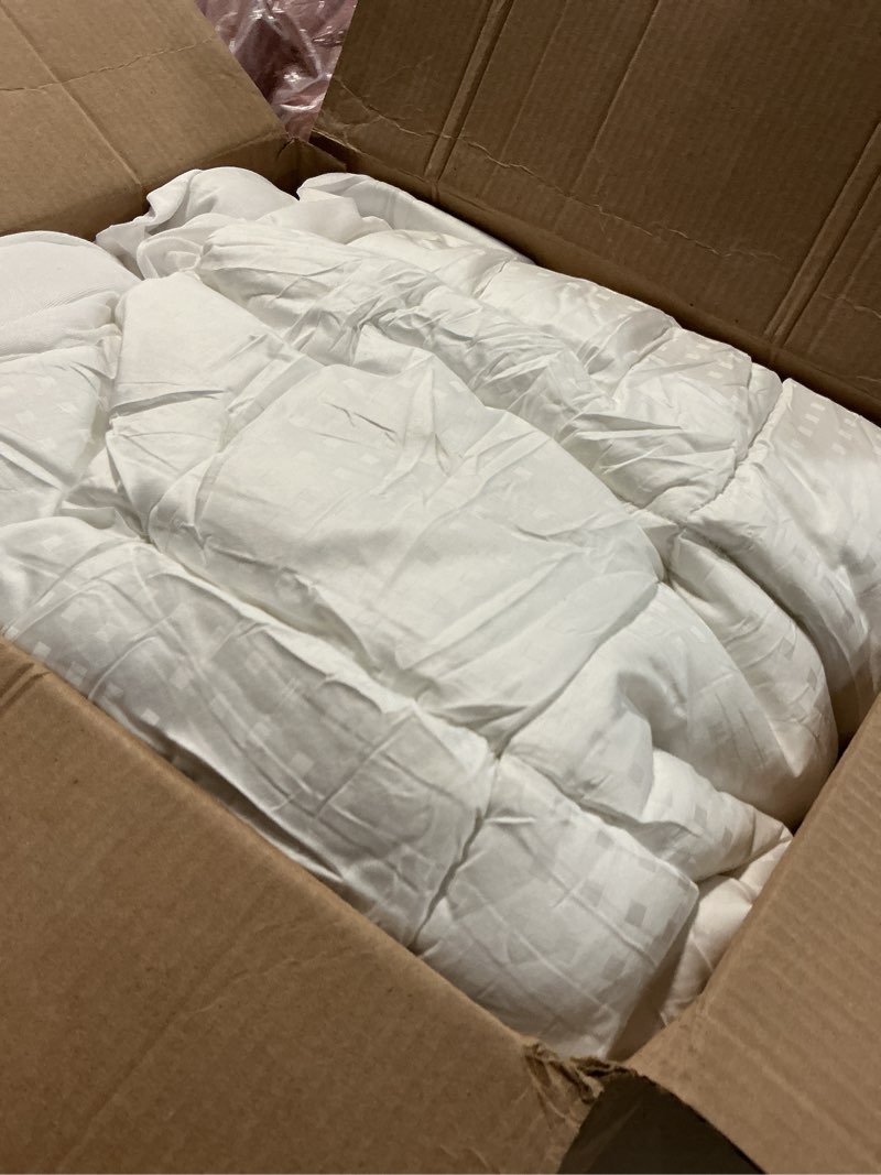 Condition photo showing As Is for EASELAND Queen Size Mattress Pad Pillow Top Mattress Cover Quilted Fitted Mattress Protector Cotton Top Stretches up 8-21" Deep Pocket Cooling Mattress Topper (60x80 inch, White) White Queen