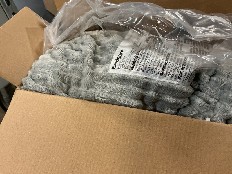 Condition photo showing Good Condition for Bedsure GentleSoft Heated Blanket Electric Throw - Soft Ribbed Flannel Electric Blanket, Heating with 4 Time Settings, 6 Heat Settings, and 3 hrs Timer Auto Shut Off (50x60 inches, Light Grey) 02 - Harbor Mist Throw