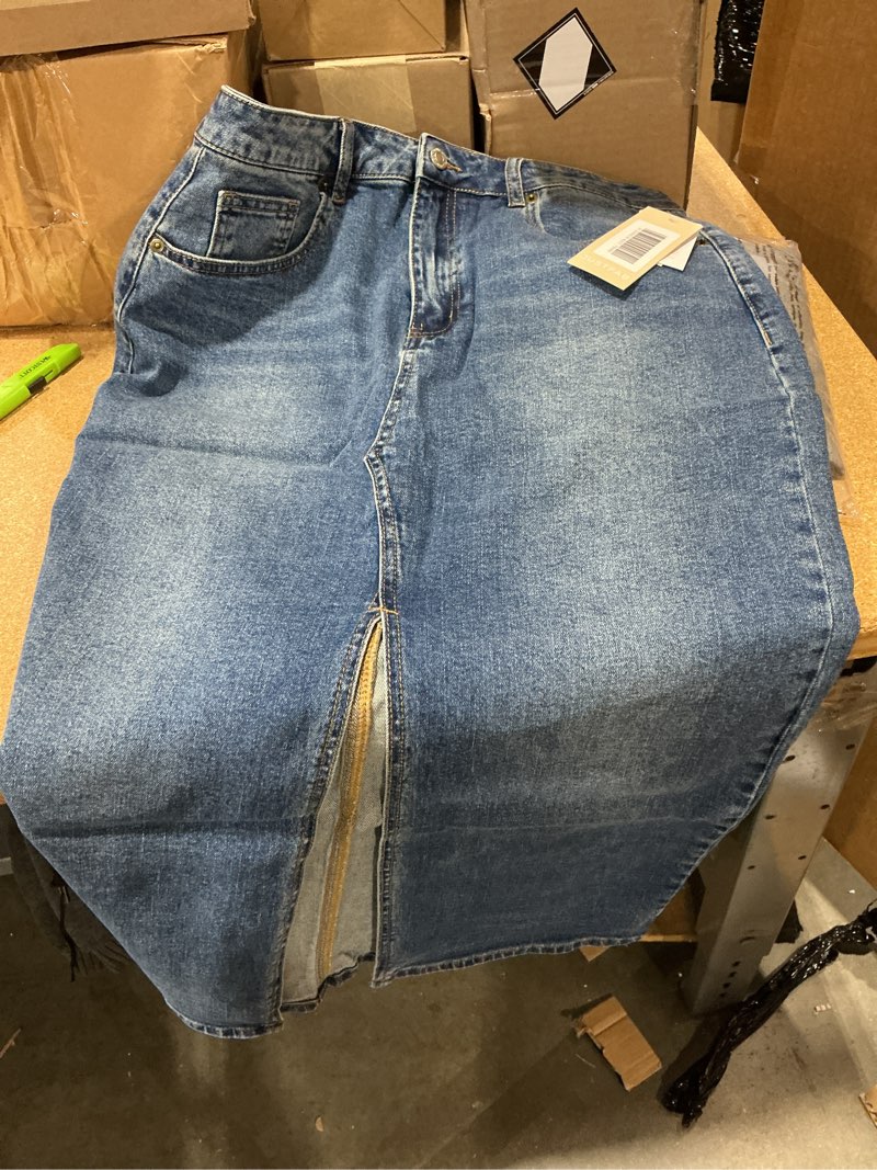 Condition photo showing New/Like New for stylish women's stretch denim skirt mid-length comfortable & curve-hugging with center slit dark blue size 32