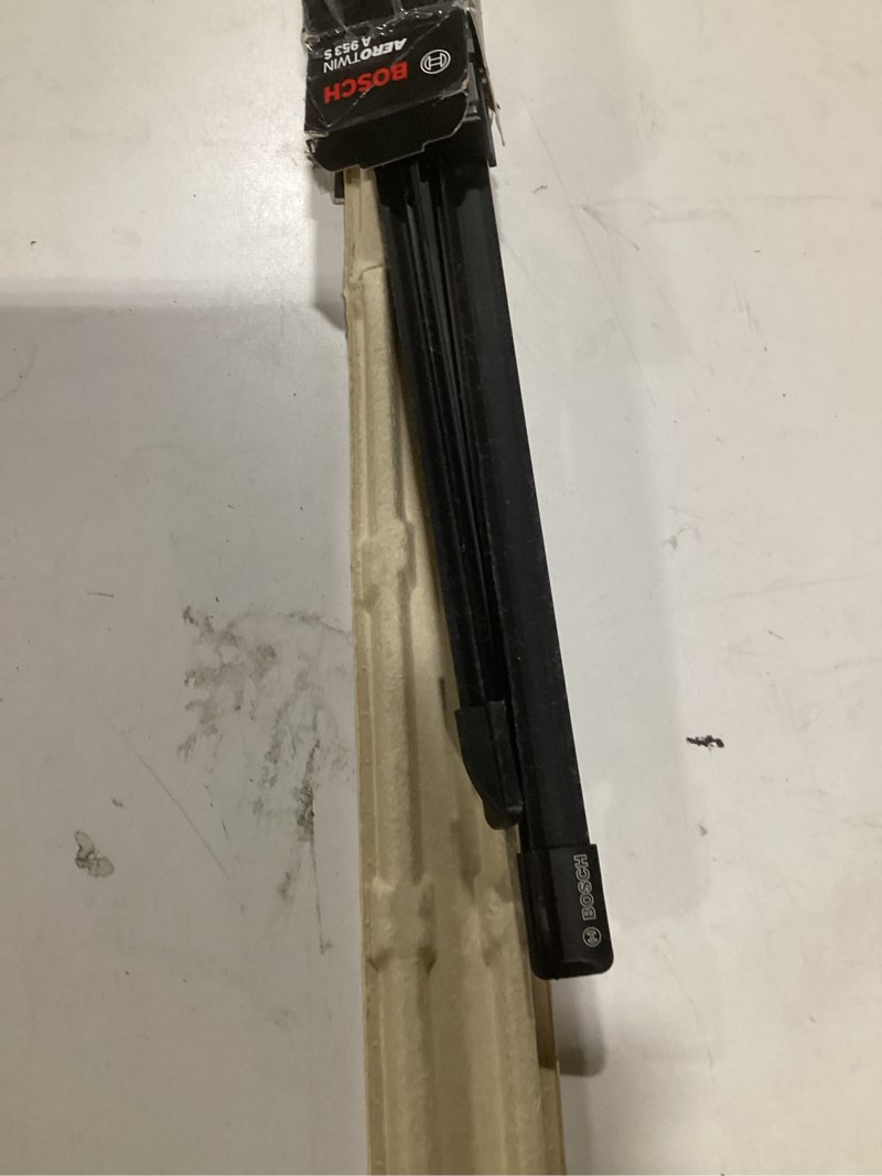 Condition photo showing New/Like New for bosch 3397118953 aerotwin oe replacement wiper blades driver & passenger side - set of 2 (26" & 20") side lock 22mm combo pack (26" & 20") side lock large