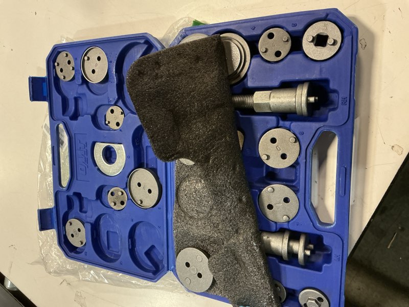 Condition photo showing Good Condition for orion motor tech brake caliper wind back tool kit, 24pc brake caliper compression tool set with thrust bolt assemblies retaining plates caliper hangers 18 disc adapters, caliper tool with case, black