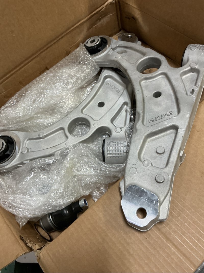 Condition photo showing Good Condition for auqdd 4pc suspension kit front lower control arm and ball joint fit for 2019 2020 2021 2022 2023 je-ep cherokee (oe# k643774 k643775 k500287 526-533 526-534 68285991ae 68285992ae 68224650aa)