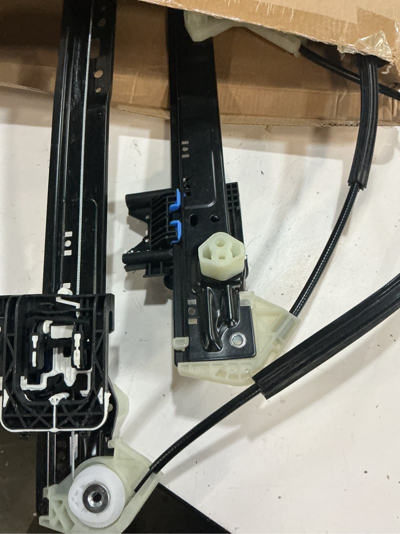 Condition photo showing Good Condition for front left power window regulator with motor for land rover discovery l462 2017-2024