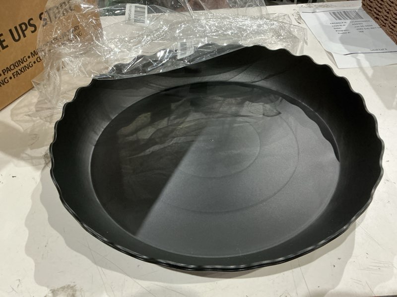 Condition photo showing Good Condition for large plant saucer 16 inch, 2 pack heavy sturdy plastic plant tray for planter, flower saucers for indoors, flower pots saucers, plant drainage tray round (black) 16" (2 pack) black