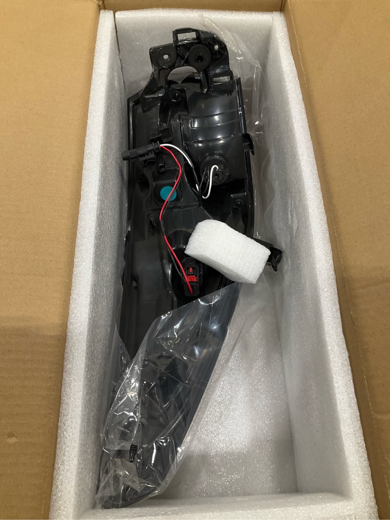 Condition photo showing Good Condition for led tail light rear lamp assembly compatible with 2019-2022 chevy blazer right passenger side 84587612 gm2805141 right (passenger side)