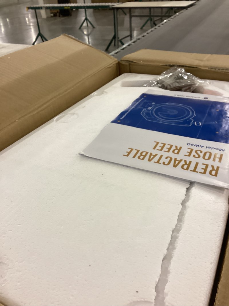 Retractable hose reel