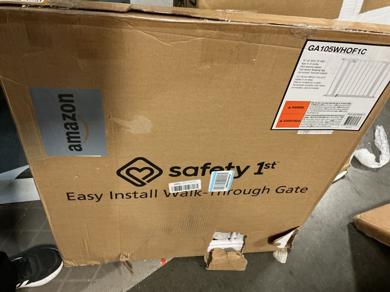 Condition photo showing Good Condition for Safety 1st Easy Install Walk Thru Baby Gate for Doorway With Door, Dog Gates, Fits 29"-38", Easy Install 28" Tall, White 1-Pack 29" to 38" Wide x 28" Tall White