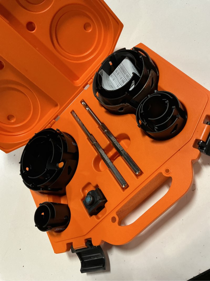 Condition photo showing Good Condition for spyder carbide tipped hole saw kit 14 pk