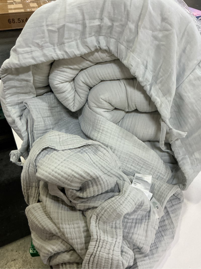 Condition photo showing Good Condition for organic cotton gauze dream quilt set color mist
