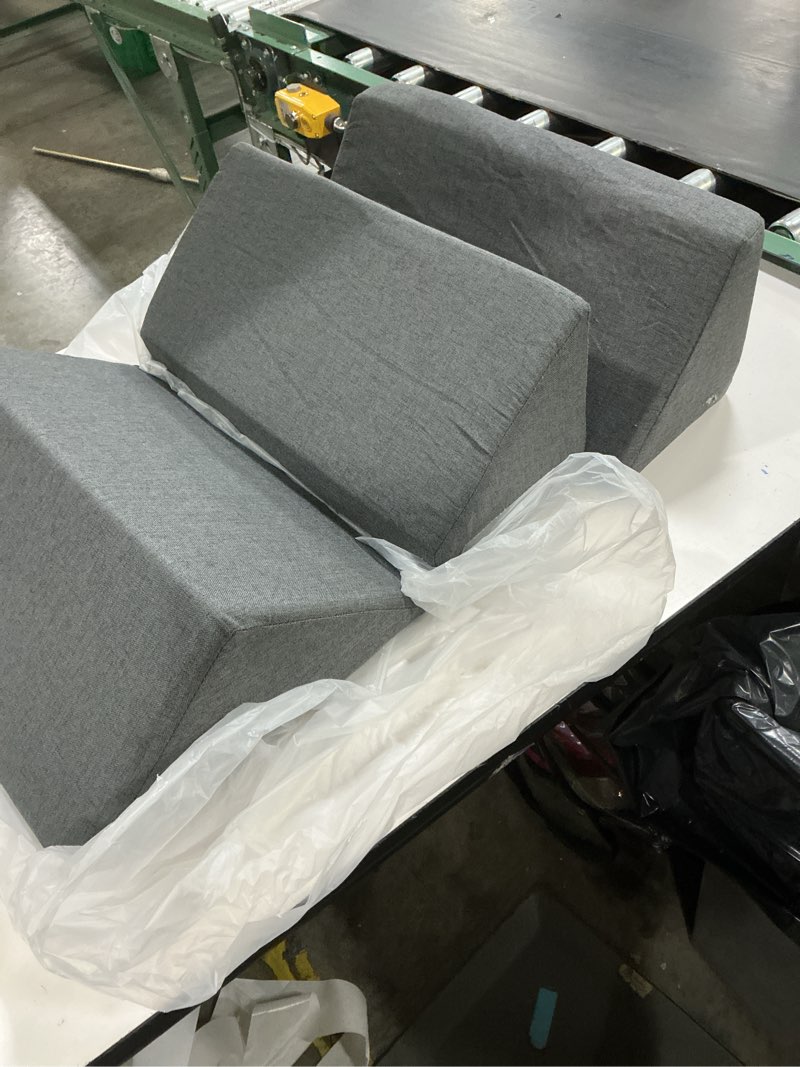 3-Piece wedge pillow grey (similar to stock photo)