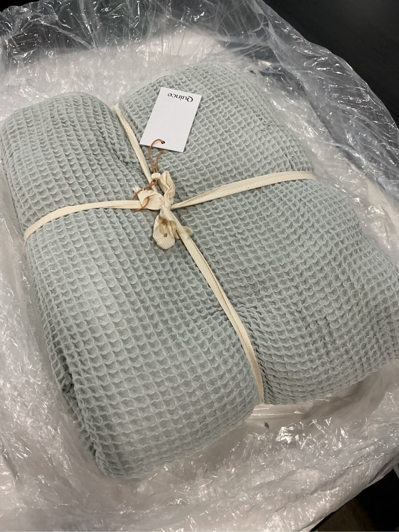 Condition photo showing Good Condition for organic waffle bed blanket, full/queen, mist
