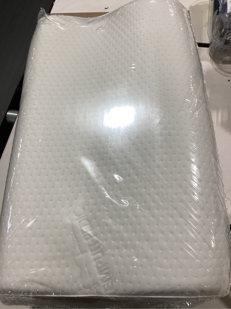 Condition photo showing New/Like New for tempur-pedic tempur-ergo neck pillow, medium profile, white