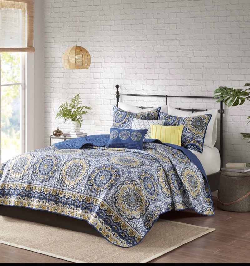  Madison Park Tangiers Quilt Modern Classic Design All Season, Breathable Coverlet Lightweight Bedding Set, Matching Shams, Decorative Pillow, King/Cal King(104"x94"), Circle Blue 6 Piece
