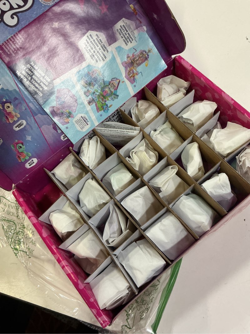 Condition photo showing New/Like New for my little pony mini world magic meet the minis collection set with 22 figures, for kids ages 5 and up (amazon exclusive)
