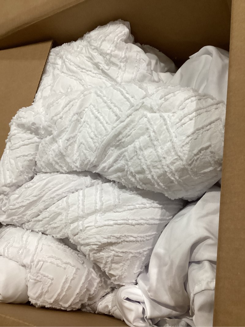 Condition photo showing As Is for Zzlpp Twin Comforter Set 5 Pieces, Beige Tufted Bed in a Bag with Comforter, Pillow Sham, Pillowcase, Flat Sheet, Fitted Sheet - All Season Boho Bedding Sets 01 - Beige Twin