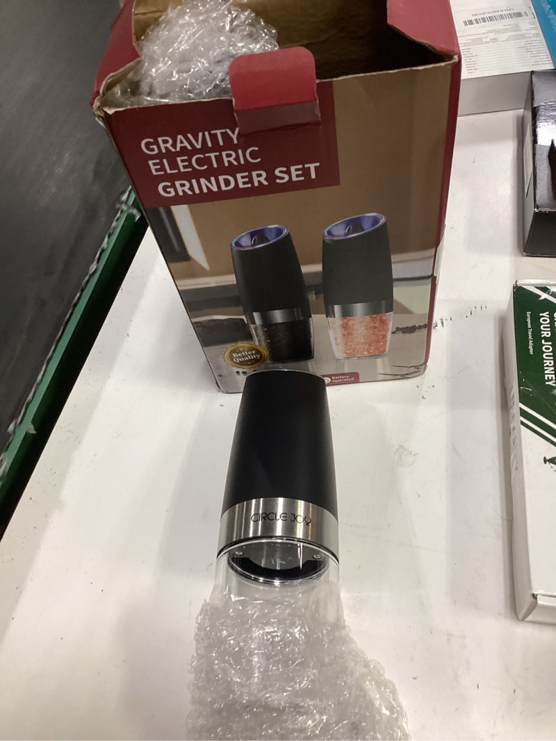 Condition photo showing Good Condition for circle joy gravity electric salt and pepper grinder set automatic salt and pepper grinder set with led light, battery operated, adjustable coarseness, large capacity, for home kitchen bbq, black a-black set battery