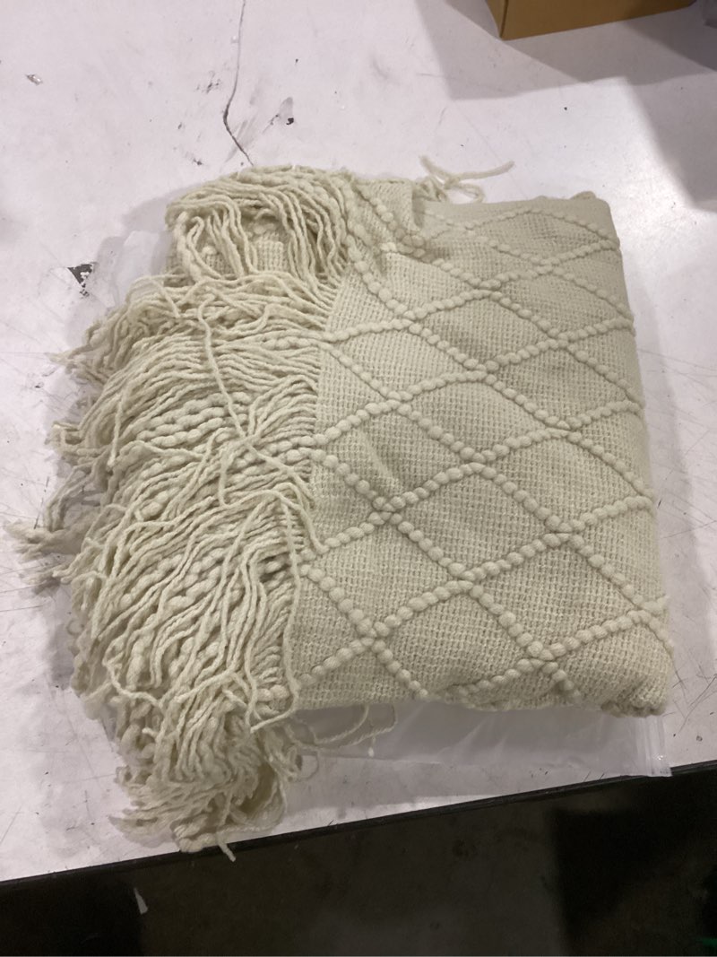 Condition photo showing Good Condition for geometry bed runners for queen sizebed solid beige bed scarf with tassel boho knit bedrunner scarves decorative for bedroom home hotel (91 x 24 inches, 1 piece) beige geometry 91'' x 24'' (1 piece)
