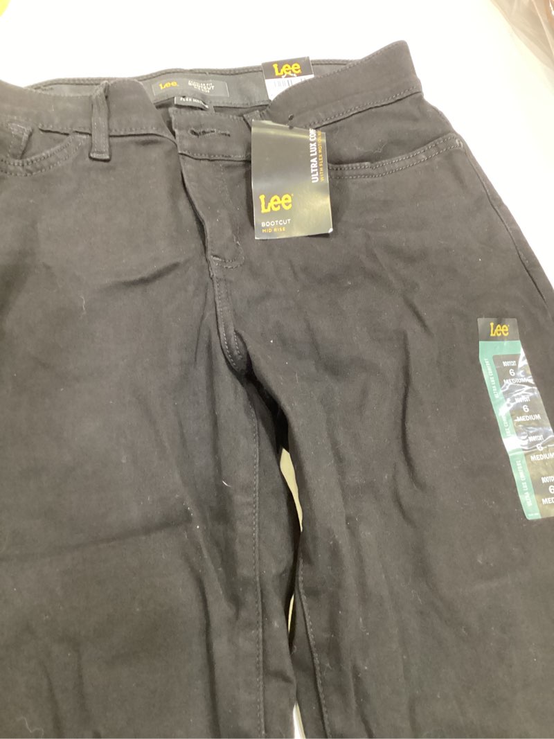 Condition photo showing Good Condition for lee women's ultra lux comfort with flex motion bootcut jean 6 black