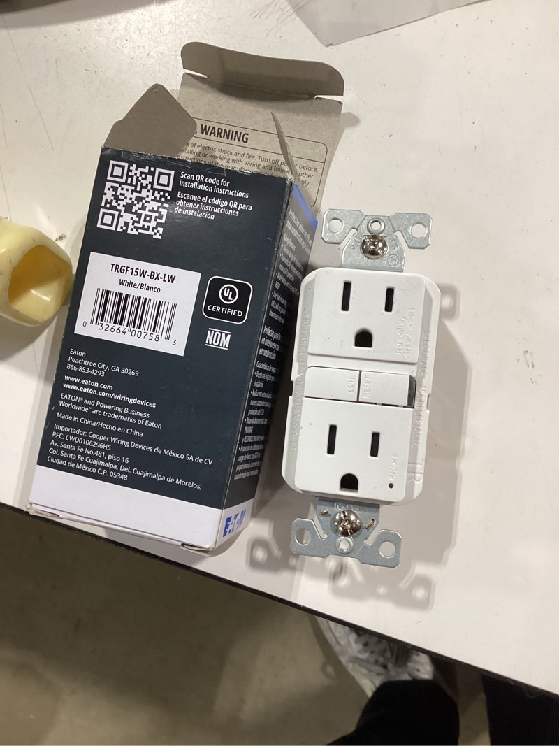 Condition photo showing Good Condition for eaton 15-amp 125-volt tamper resistant gfci residential decorator outlet, white