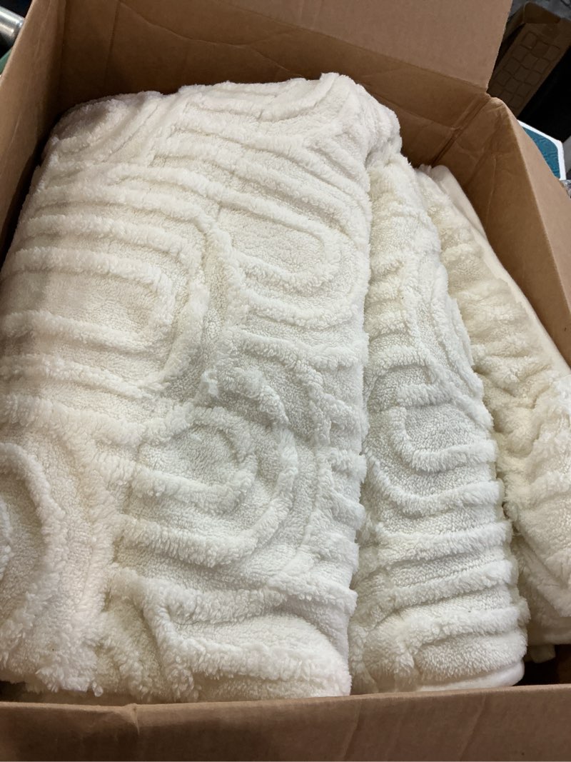 Condition photo showing Good Condition for Topblan Weighted Blanket for Adults, 60" x 80" 20lbs, Soft Sherpa Queen Size Heavy Blanket with 3D Jacquard Turtle Shell Flannel Fleece for Couch and Bed Cream 60" x 80" 20LBS