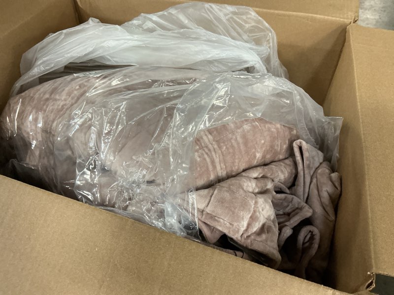 Condition photo showing Good Condition for Pink crushed velvet bedding, size unknown 