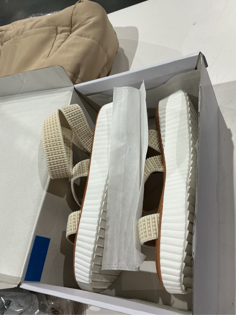 Condition photo showing Good Condition for dream pairs girls flatform wedge open toe platform summer sandals with buckle ankle strap for little kid/big kid 4 big kid beige