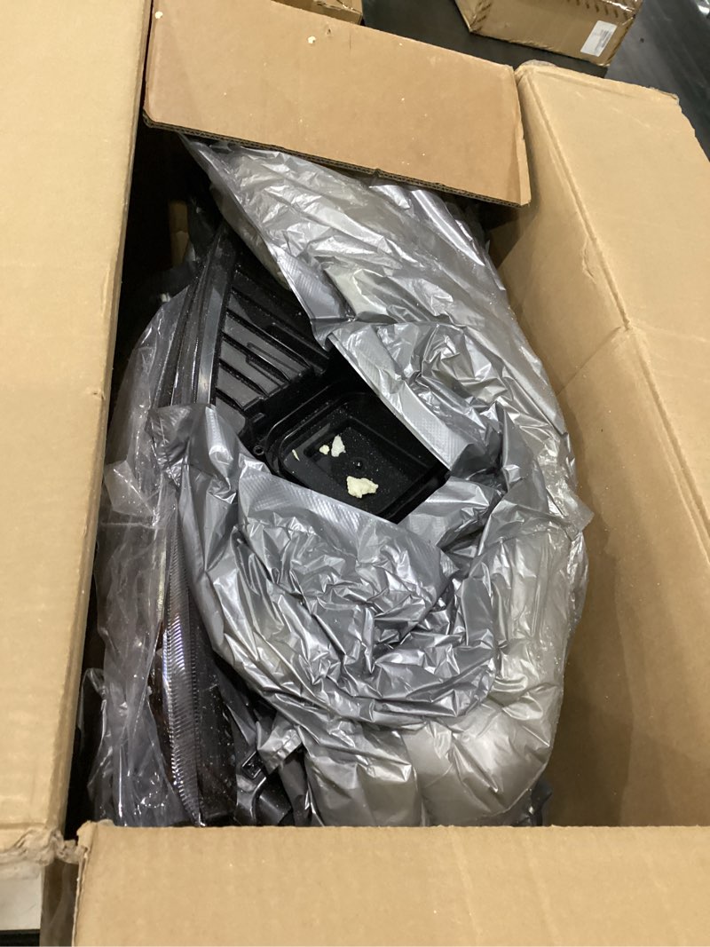 Condition photo showing Good Condition for halogen headlight assembly compatible with cascadia 2018-2023 | a6601512004 a6601512005 driver side headlamp left