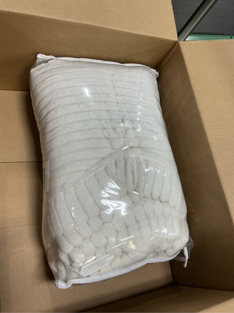 Condition photo showing Good Condition for Couch Cover for Dogs Washable, Fuzzy Pet Couch Covers for 3 Cushion Sofa Pet Friendly, Non Slip Sofa Cover (White, 27.6" x 82.7"/70 x 210cm) White 27.6" x 82.7"/70 x 210cm