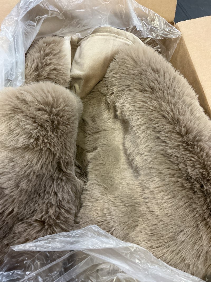 Condition photo showing Good Condition for EVERGRACEHOME Luxury Faux Fur Throw Blanket, Soft Fluffy Faux Mink Blankets for Bed, Couch, Sofa, Thick Cozy Plush Warm Fur Throws with Reversible Velvet, Natural Mink, 60"x80" Natural Mink 60"x80"