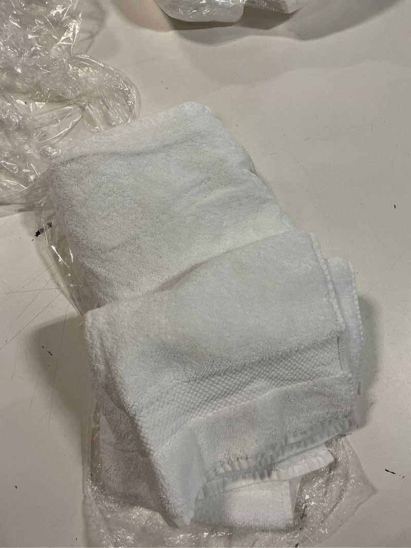 Condition photo showing New/Like New for   turkish ultra plush bath towel (set of 2)